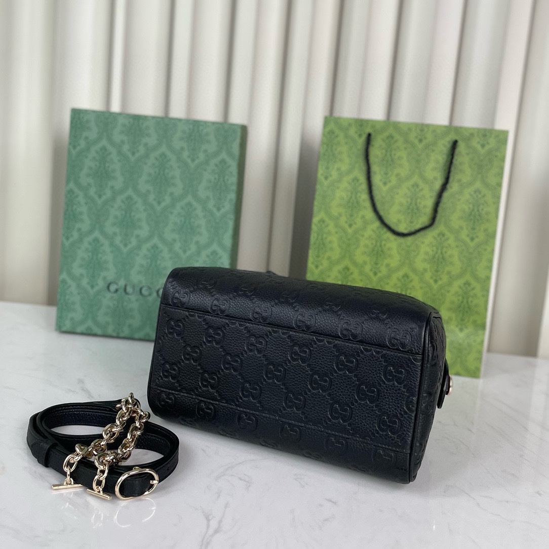 Gucci GG Emblem series small handbags Black